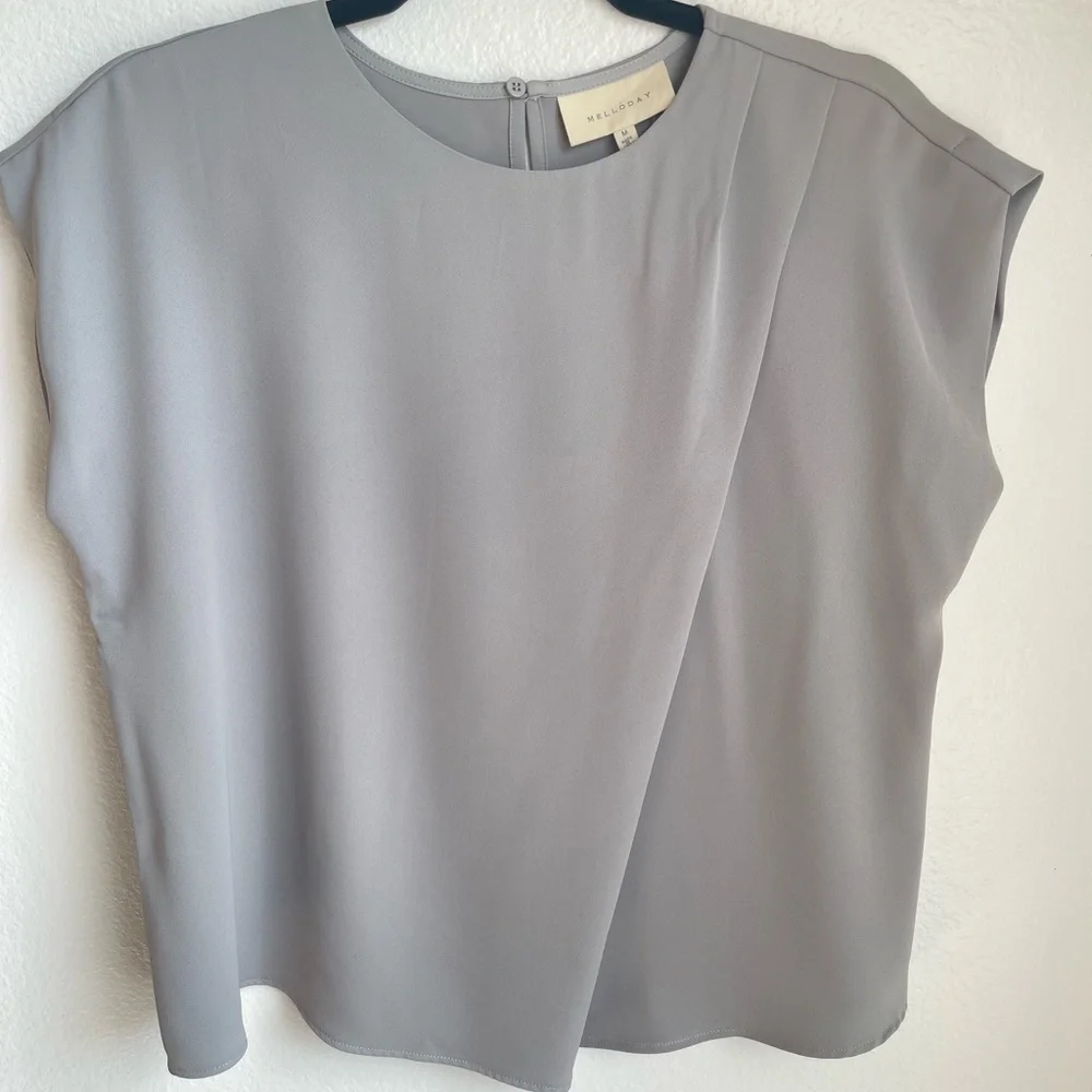 MELLODAY Women's Light Grey Cap Sleeve Blouse Size‎ M